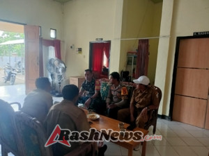 Babinsa dan Pemdes Mujahiddin Bahas Kondisi Wilayah dalam Kegiatan Komsos