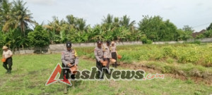 Ketahanan Pangan Polsek Blahbatuh Melalui Pemupukan Jagung Di Subak Gunung Carik