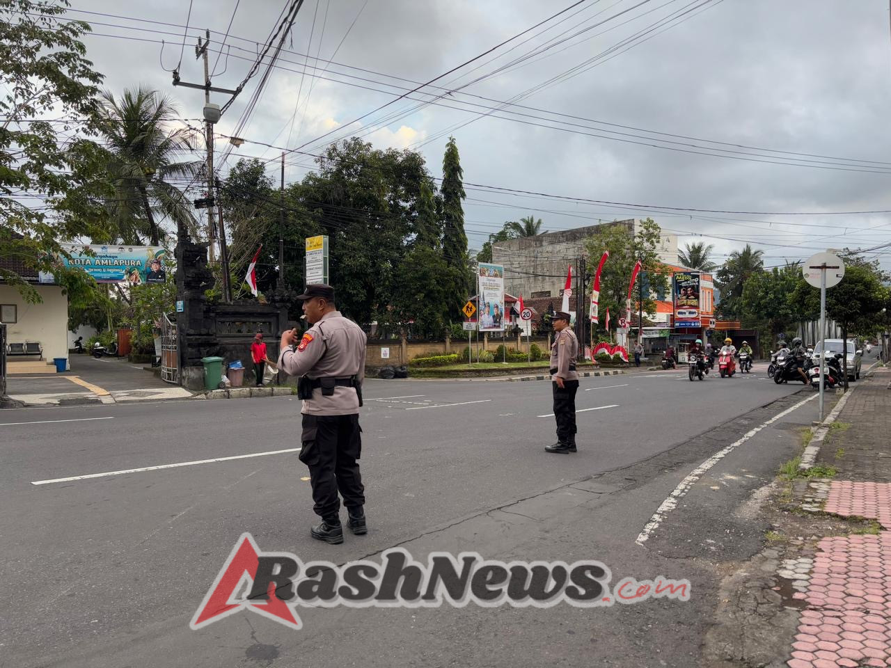 Sebagai Bentuk Kepedulian Polri Terhadap Masyarakat Personil Sat Binmas Laksanakan Strong Point Pagi