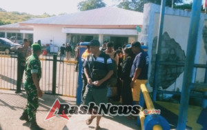 Babinsa Rote Ndao Amankan Keberangkatan Kapal Garda Maritim 3 di Pelabuhan Pantai Baru