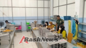 Babinsa Koramil 1614-01 Dompu Ajak Karyawan BGN Layani Warga dengan Ikhlas