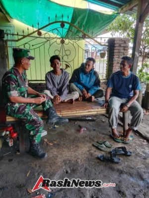 Babinsa Gelar Komsos, Dorong Penyelesaian Masalah Secara Kekeluargaan