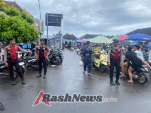 Jelang Kuningan, Polsek Nusa Penida Tingkatkan Pengamanan di Pasar Mentigi.