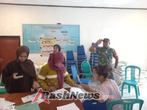 Serda Syamsul Hadi Awasi Penyaluran Beras dan Minyak Goreng di Sekongkang Bawah