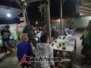 Silaturahmi dan Patroli, Babinsa Perkuat Keamanan di Desa Nanga Tumpu