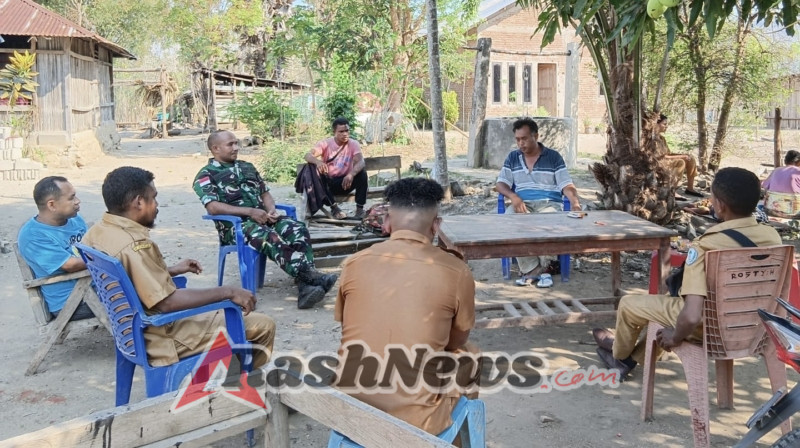 Perkuat Kerja Sama, Babinsa Bisel Gelar Komsos dengan Pemerintah Desa Oehalo