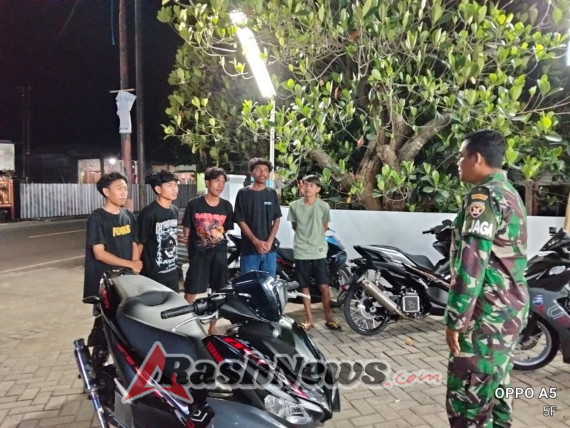 Cegah Gangguan Kamtibmas, Piket Koramil 1628-03/ Seteluk Laksanakan Patroli Malam