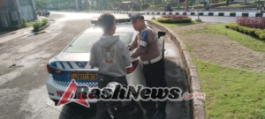 Personel Polres Gianyar Laksanakan PH Pagi, Berikan Teguran kepada Pengendara yang Melanggar Aturan Lalu Lintas
