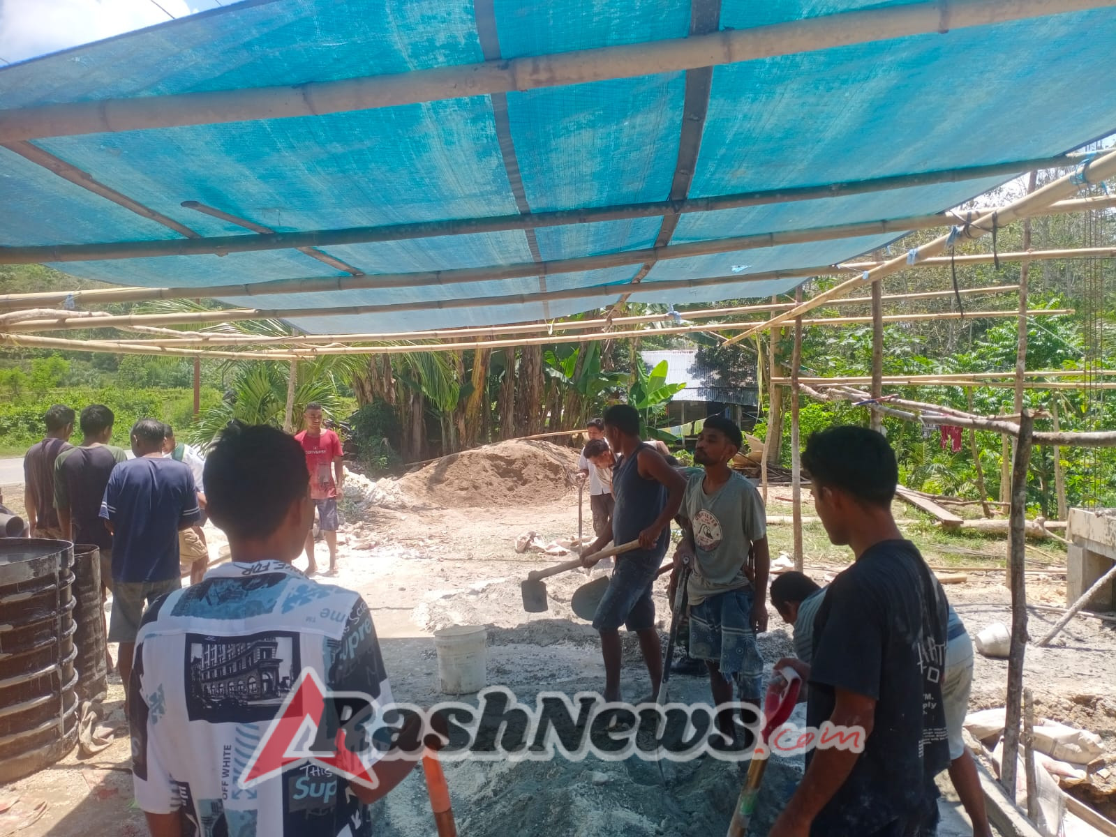 Wujud Kepedulian, Sertu Filomeno Dakosta Bantu Pembangunan Rumah Warga