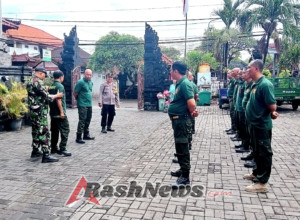 Babinsa Tuban Latih SAT LINMAS dalam Meningkatkan Kedisiplinan dan Keterampilan