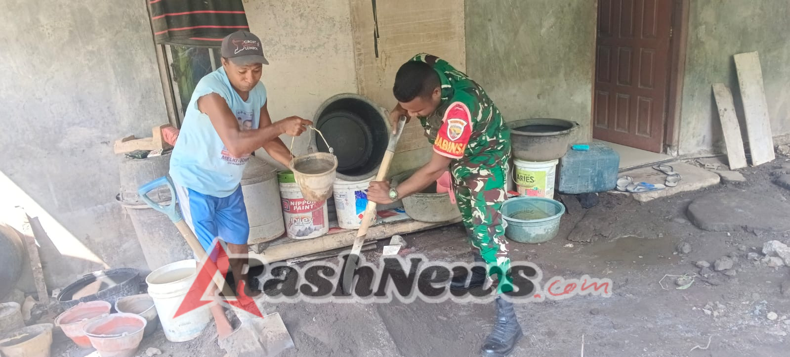 TNI AD Hadir di Tengah Masyarakat, Komsos dan Pamwil di Desa Nanganesa Berjalan Lancar