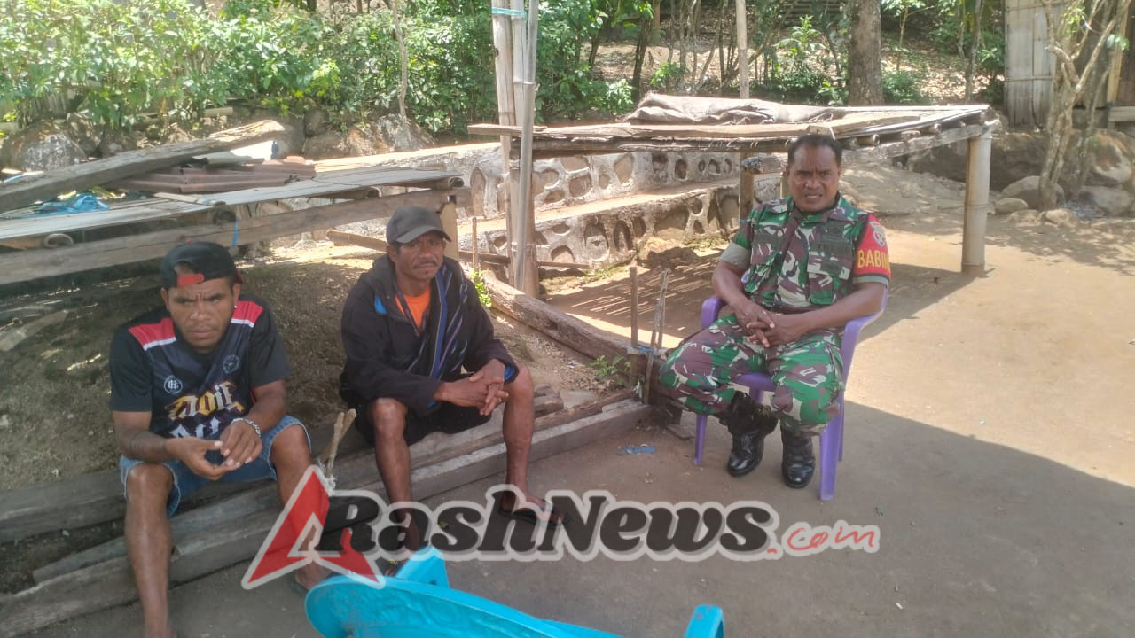 TNI AD Hadir di Tengah Masyarakat, Babinsa Bina Warga Desa Kuru Lewat Komsos