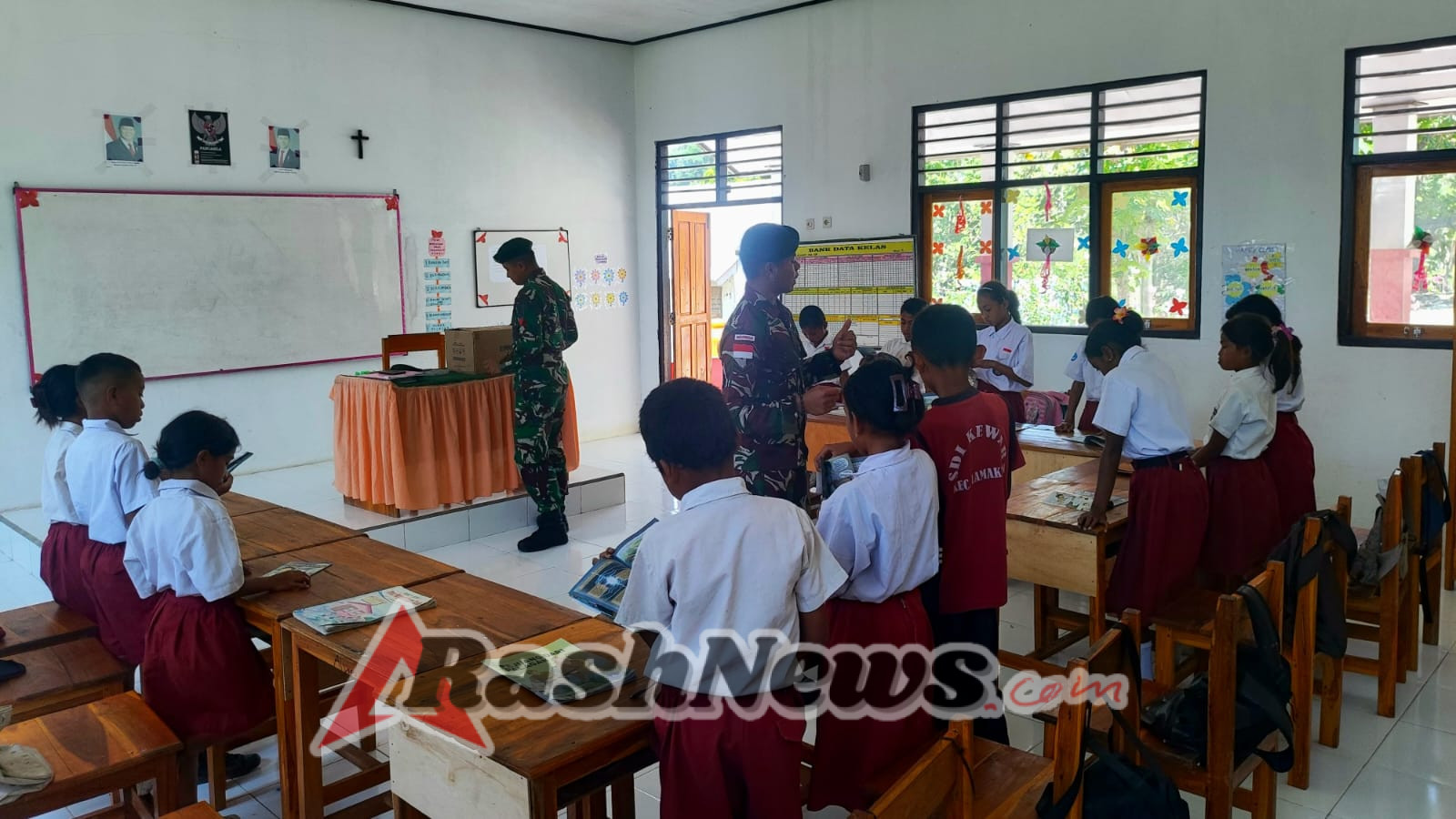 Satgas Yonarmed 12 Kostrad Bangun Mimpi Anak Negeri di Ujung Timur Nusantara
