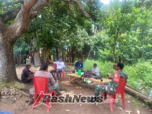 Masuk Musim Penghujan, Babinsa Koramil 1621-05/Panite Himbau Warga Waspada Longsor Dan Pohon Tumbang