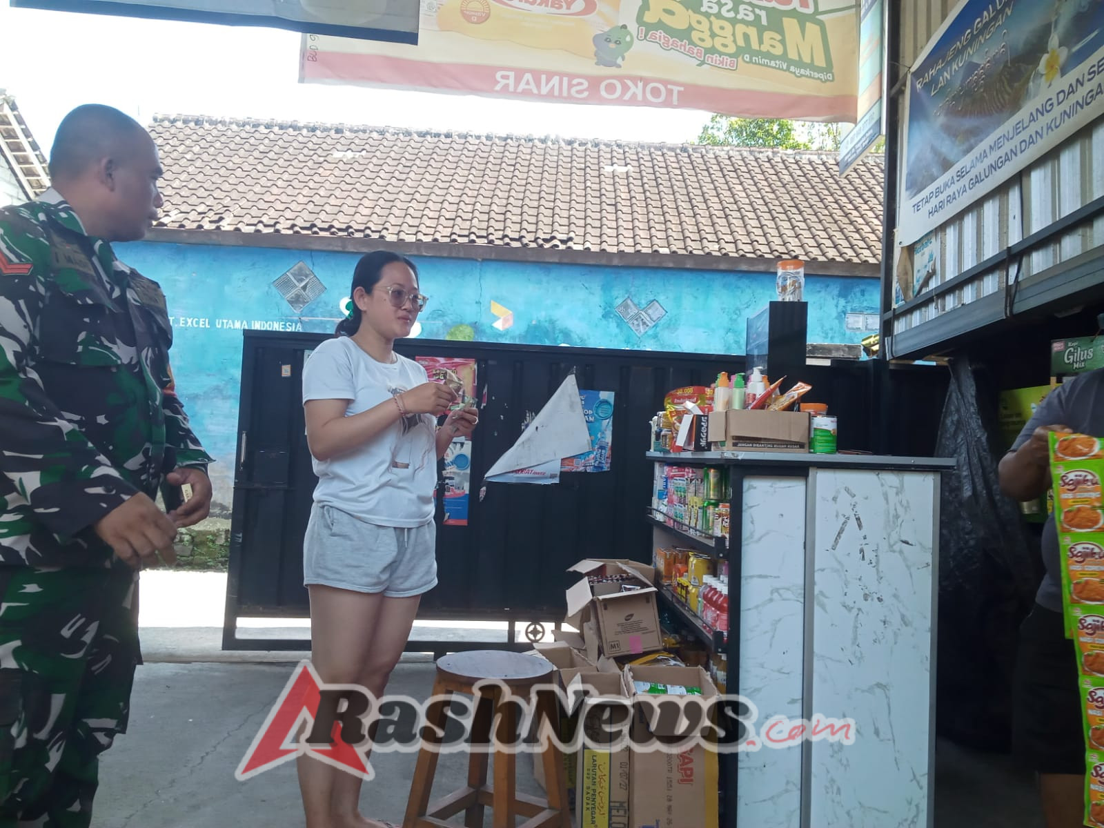Lewat Komsos, Babinsa Desa Sulahan Pantau Kondisi Keamanan dan Perkembangan Usaha Warga