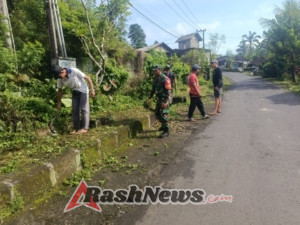 Babinsa sepang kelod dan Bhabinkamtibmas  Wujudkan Sinergi Tiga Pilar Lewat Gotong Royong Kebersihan Lingkungan
