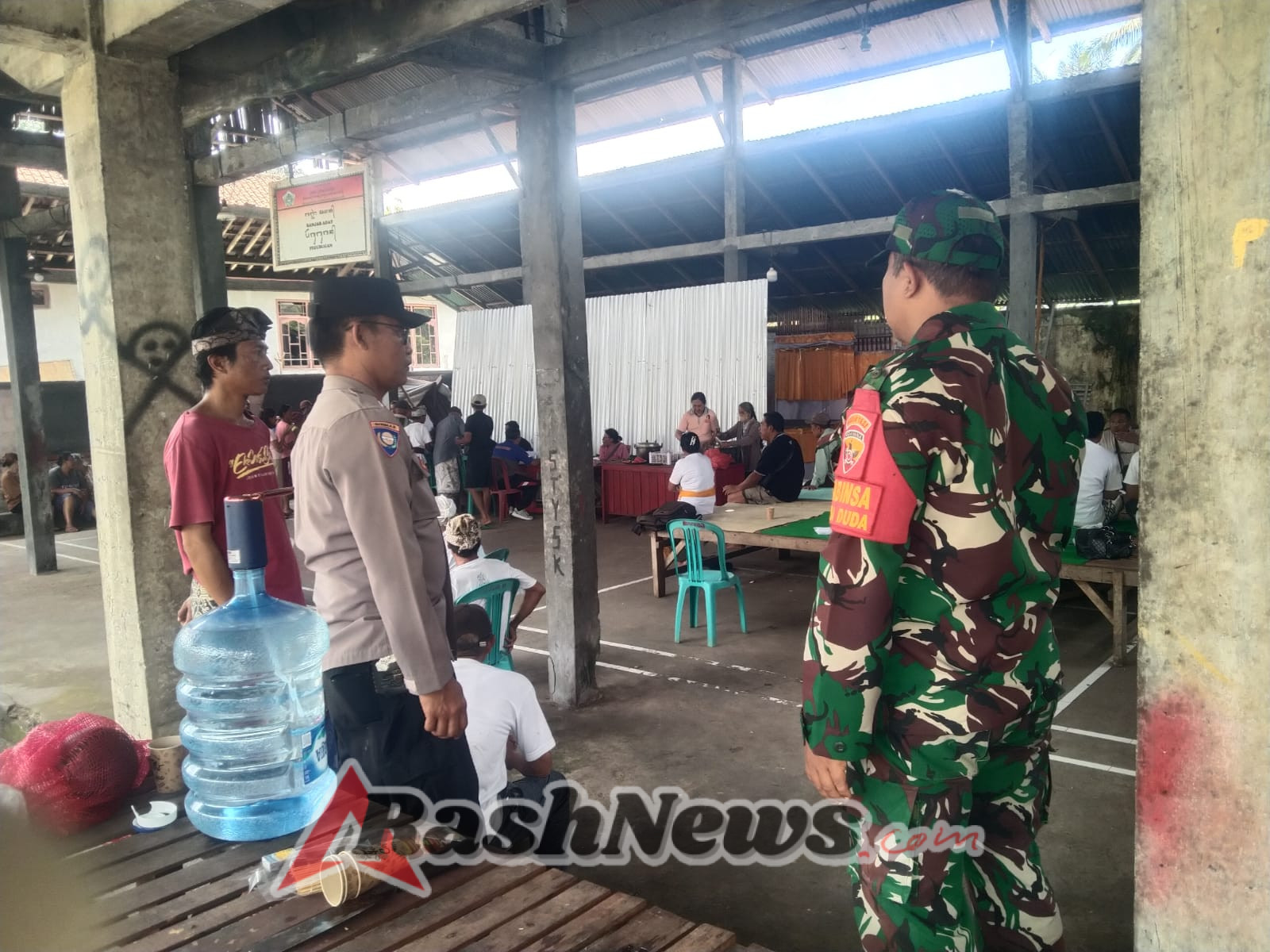 Babinsa 1623-06/Selat dukung kegiatan donor darah di Desa binaan.