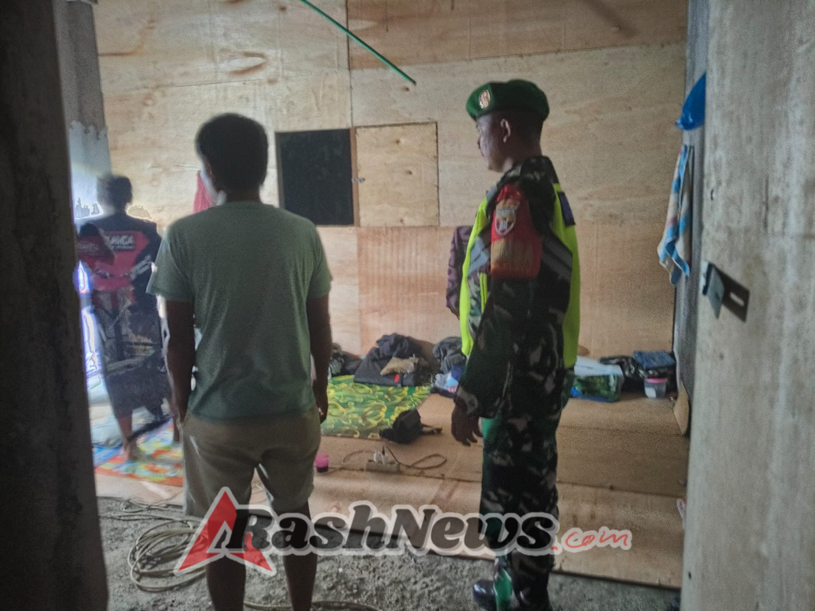 Babinsa Desa Kelusa Tekankan Pentingnya Disiplin dan Lapor Diri bagi Penduduk Pendatang