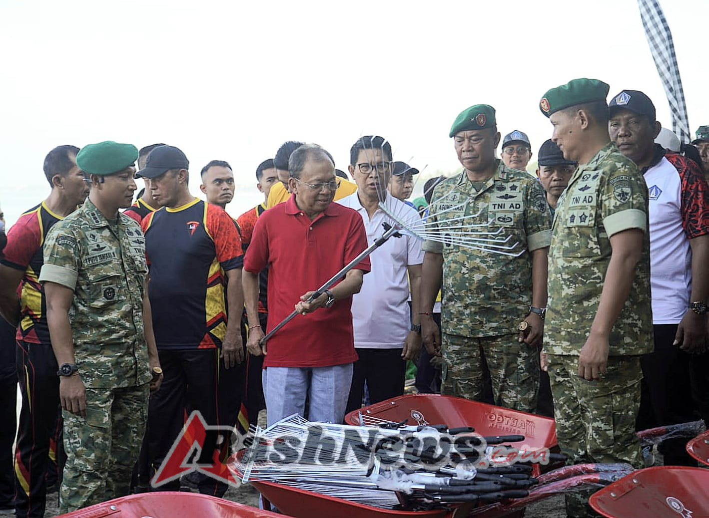 Ratusan Personel TNI bersama Stakeholder Apel Siaga Penanganan Sampah Pantai dalam Kesiapsiagaan Semua Pihak