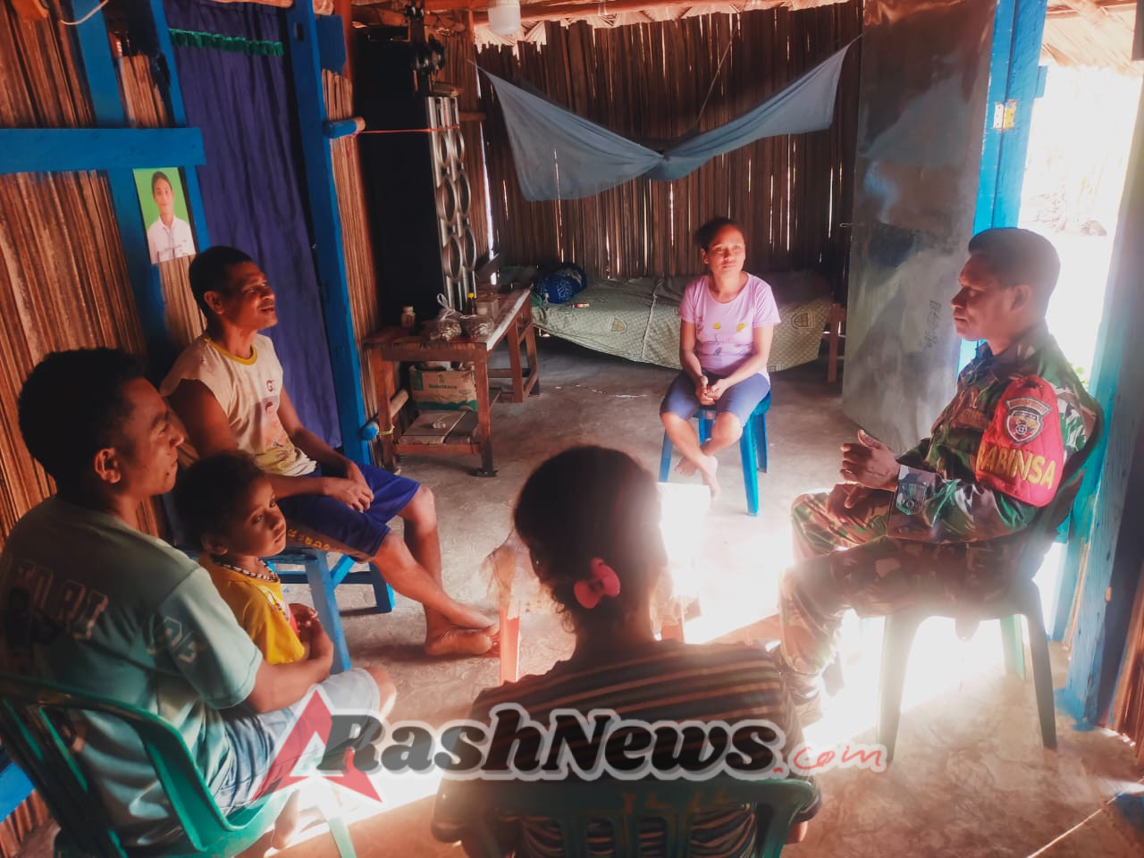 Gotong Royong TNI dan Masyarakat Bangun SMPN Oepoli