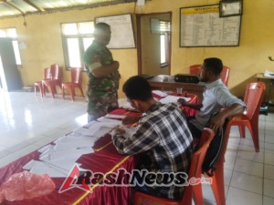 TNI Hadir di Tengah Rakyat, Babinsa Nggumbelaka Tingkatkan Kamtibmas dan Kerja Sama dengan Perangkat Desa