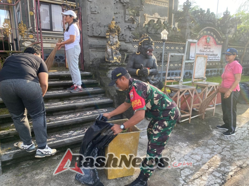 Menuju Desa Adipura, Serka Agus Mahendra Pimpin Aksi Gotong Royong dan Penghijauan di Penyaringan