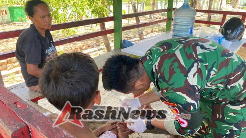 Wujud Bakti TNI di Perbatasan, Pos Salore Yonarmed 12 Kostrad Tangani Warga Luka dengan Sigap
