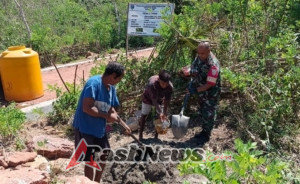 Wujudkan Desa Maju dan Mandiri, Babinsa Koramil 1618-04/Bisel Ajak Masyarakat Bekerja Sama Bangun Jalan