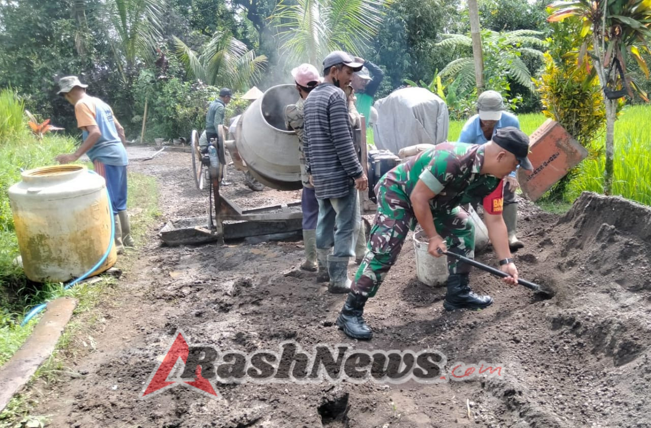 Serka I Gede Putu Suparta Wijaya Aktif dalam Pembangunan Jalan Subak Desa Wongaya Gede