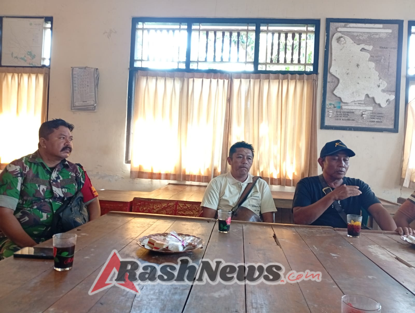 Pastikan pupuk bersubsidi tepat sasaran, Babinsa 1623-07/Bebandem bersama tim KP3 laksanakan pemantauan.