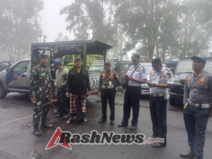 Babinsa Desa Sebudi 1623-06/Selat bersama Bhabinkamtibmas amankan upacara keagamaan.