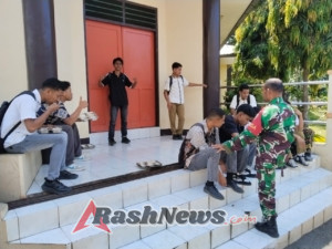 Babinsa Ende Hadir di Tengah Pelajar, Bangun Semangat Belajar dan Sikap Sopan Santun di Sekolah