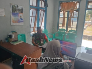 Babinsa Maurole Ajak Warga Jaga Kebersihan dan Keamanan Desa Niranusa