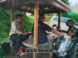 Melalui Komsos, Babinsa dan Bhabinkamtibmas Desa Tembuku Ajak Warga Jaga Kamtibmas yang Kondusif