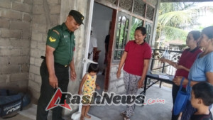 Dekat dengan Warga, Babinsa Koramil 1616-01 Gianyar Aktif Dukung Posyandu Balita di Banjar Mantring