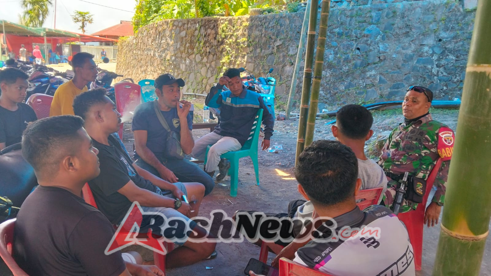 Sinergi Babinsa dan Orang Muda Katolik Wujudkan Lingkungan Aman di Ndona Timur