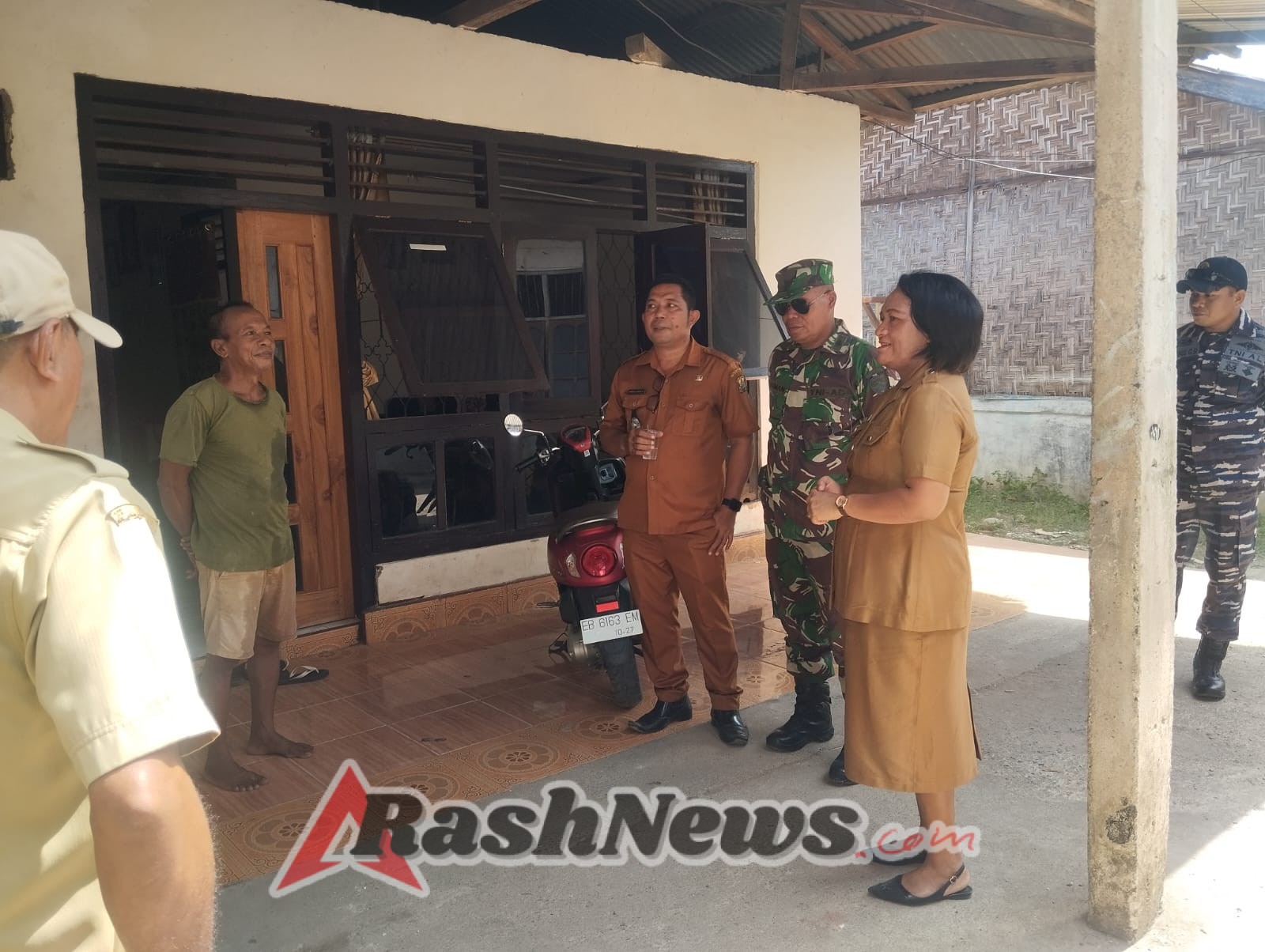 Koramil Reok Aktif Dukung Program Kesehatan Masyarakat Lewat Pemberantasan Rabies