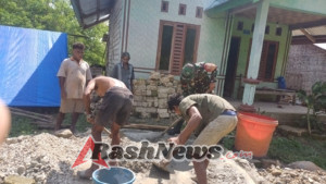 Babinsa Koramil 03/Katikutana Ajak Warga Gotong Royong Bangun Bak Penampung Air