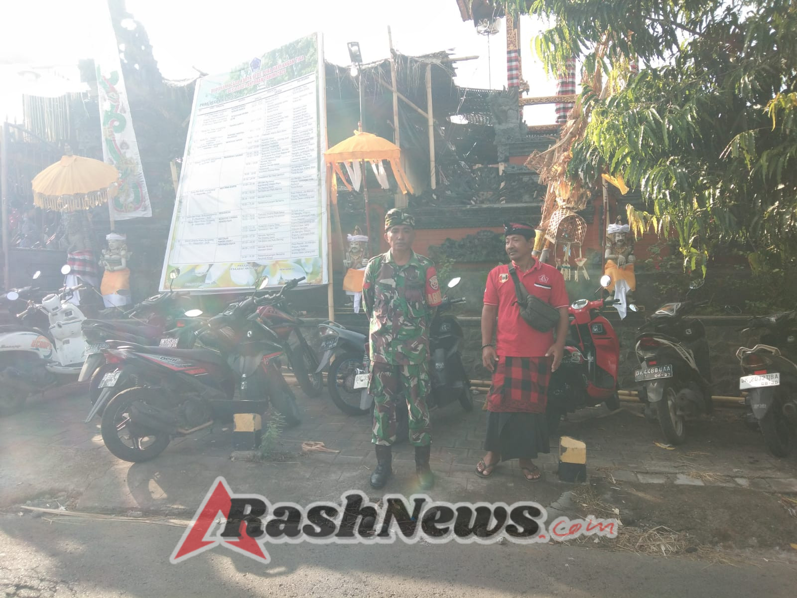 Sinergi TNI-Polri dan Masyarakat Desa Anturan Amankan Karya Gede di Pura Khayangan Tiga