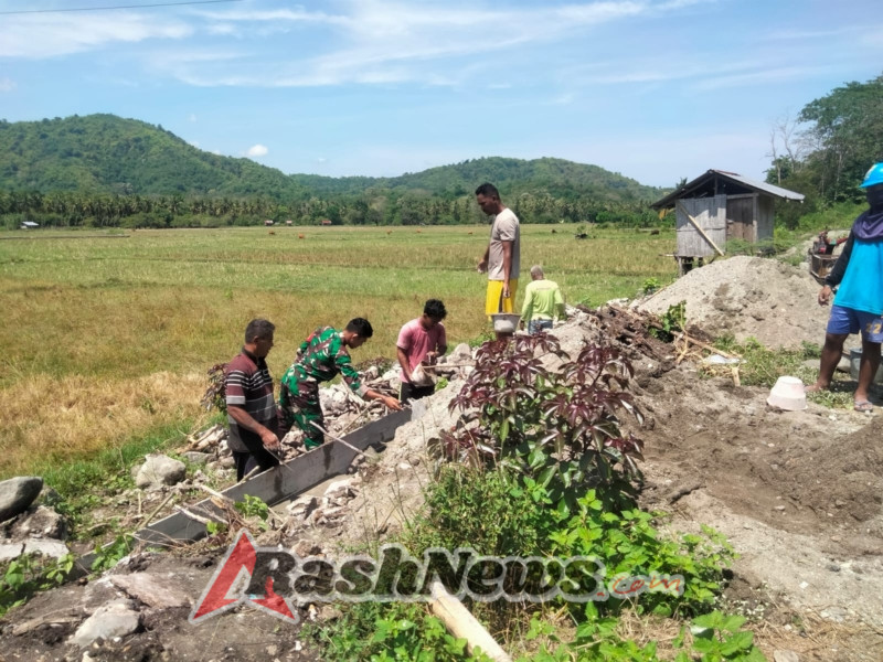 Babinsa dan Petani Bersinergi Bangun Irigasi, Wujud Dukungan TNI AD untuk Pertanian
