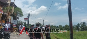 Bangun Sinergi dan Kekompakan, Babinsa Dukung Pembangunan Pelayanan Publik di Desa Sumita