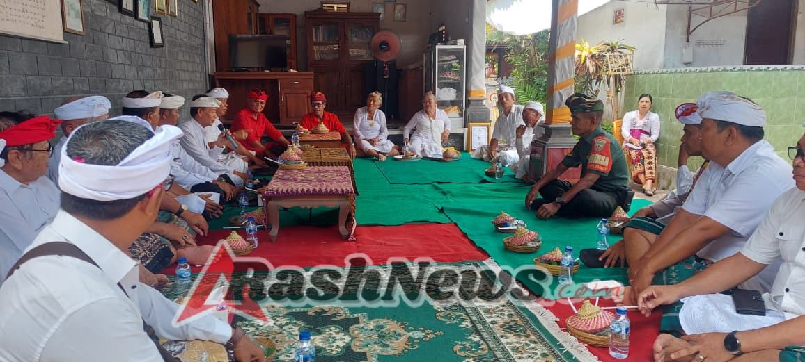 Babinsa Sertu Yumatrius Koloman Tunjukkan Kepedulian, Pastikan Upacara Keagamaan di Sangkar Agung Aman dan Sukses