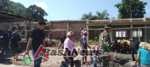 Babinsa Pantau Situasi dan Bantu Masyarakat, Karya Bakti Watuneso Berjalan Aman dan Lancar