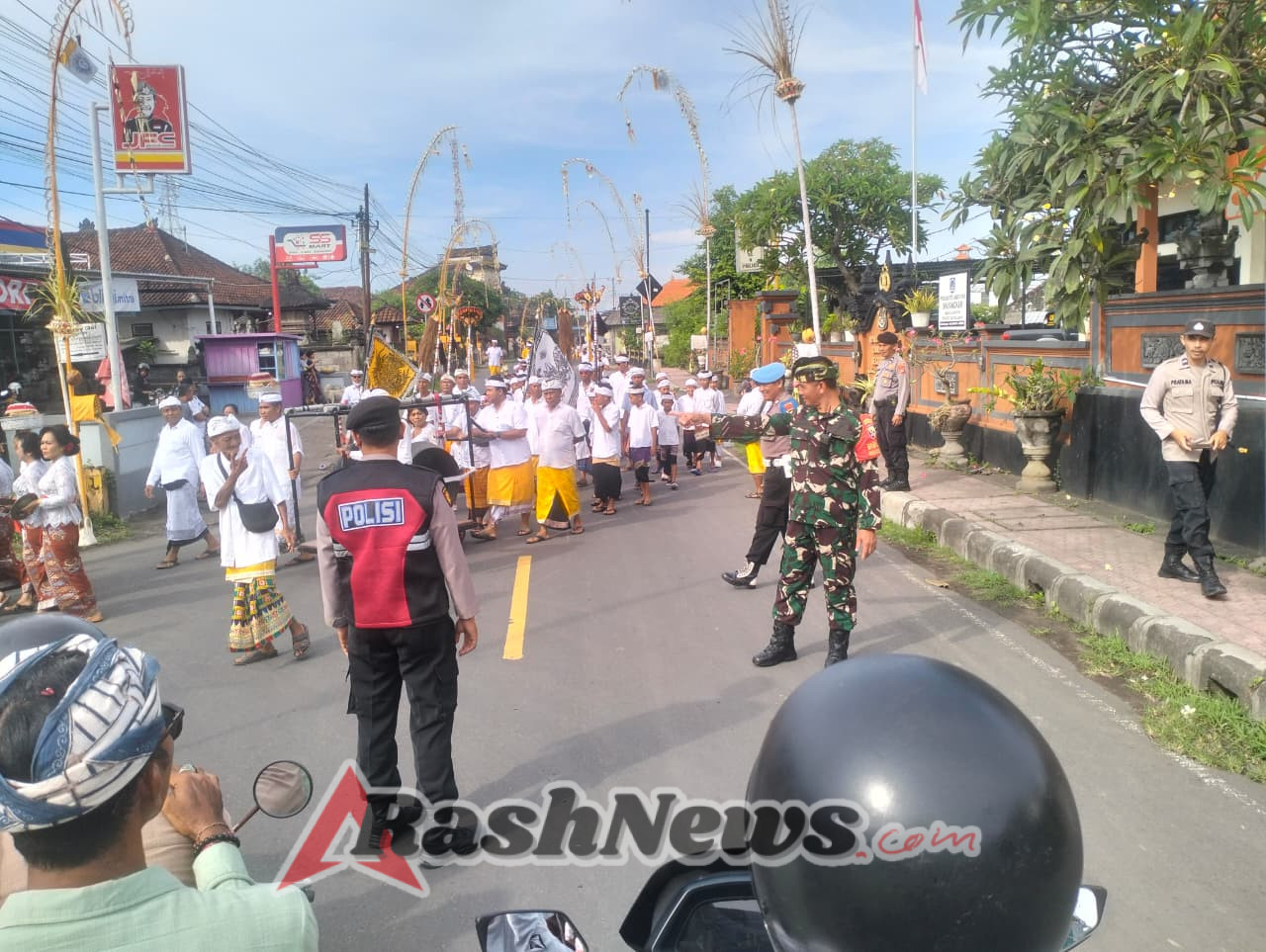 Babinsa Kusamba; Songsong Nyepi Segara, Desa Adat Kusamba Gelar Upacara Ngusaba Segara