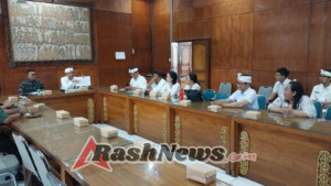 Dalam Suasana Purnama, Babinsa Hadir Jaga Ketertiban dan Harmoni di Tengah Warga Desa Taro