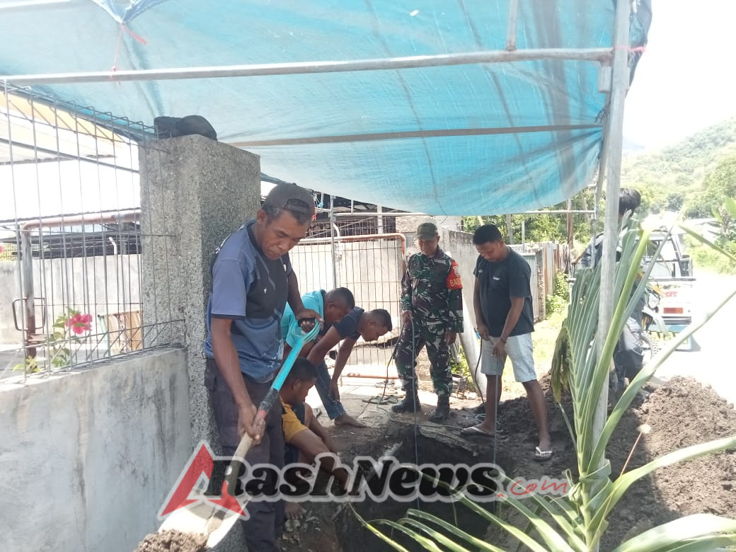 Babinsa Ende Tegaskan Peran TNI di Wilayah Binaan Saat Perbaikan Infrastruktur Publik