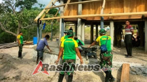 Pos Ailala Bantu Warga Bangun Rumah Adat di Wilayah Perbatasan