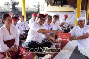 Bupati Sanjaya Hadiri Uleman Karya Agung di Desa Nyambu, Apresiasi Semangat Gotong Royong Warga