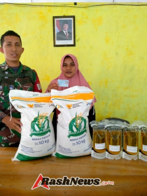 ‎Kehadiran Babinsa Perkuat Pelayanan Pemerintah Desa dalam Pembagian Bantuan Pangan