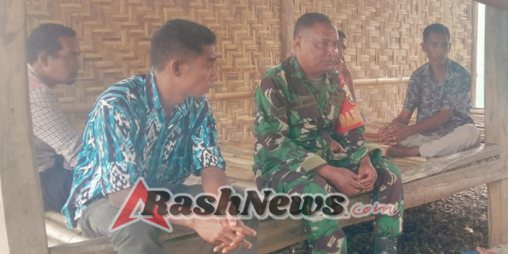 Pererat Hubungan, Babinsa Walakaka Temui Warga Parirara